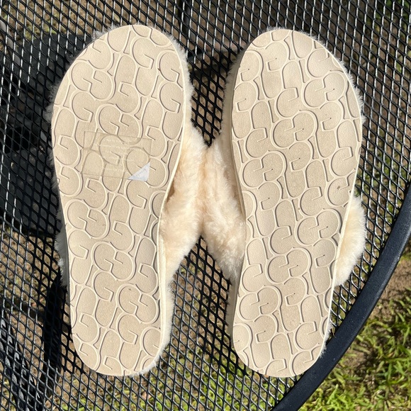 UGG Fur Fluff Flip Flop Slippers - Picture 2 of 9